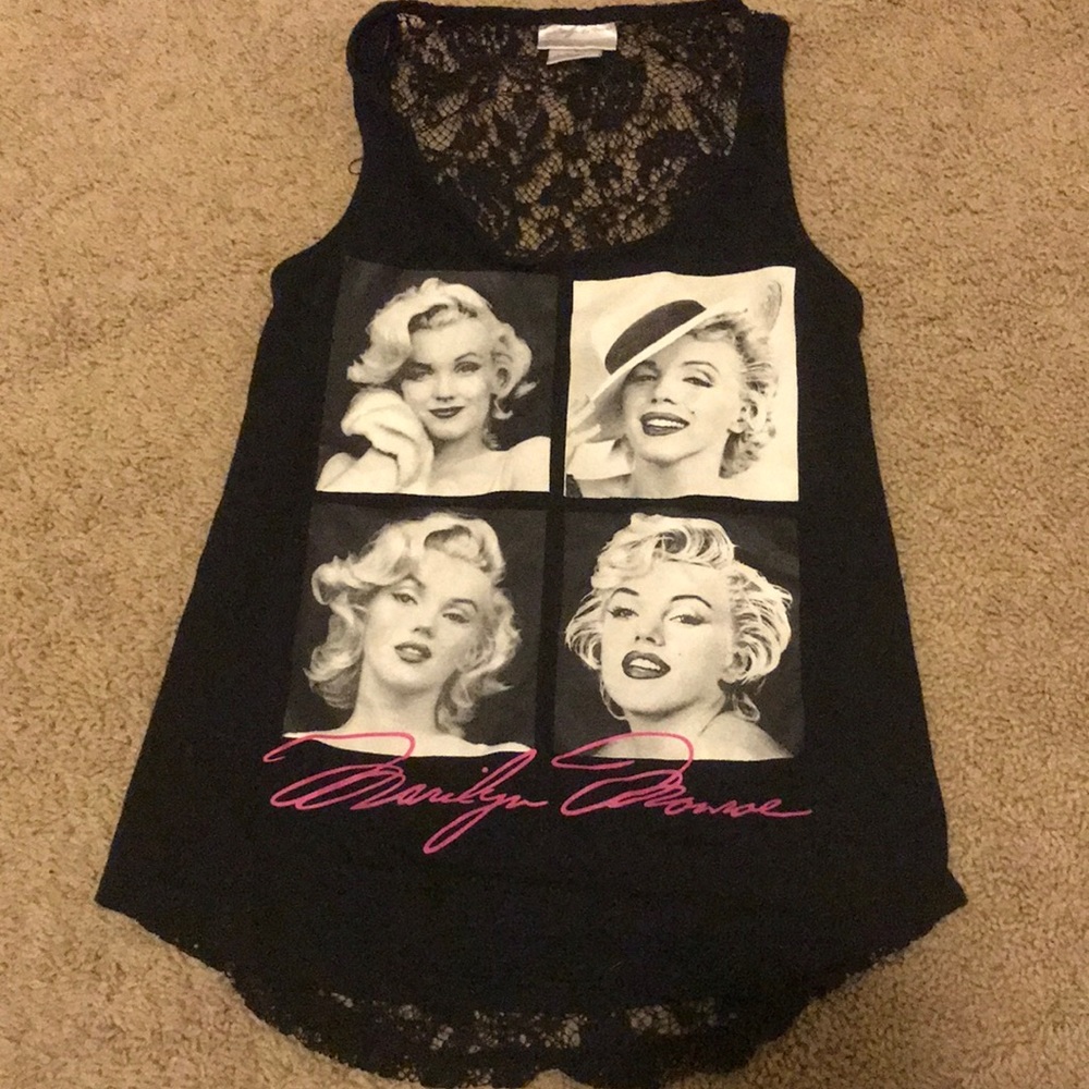 Sleeveless shirt